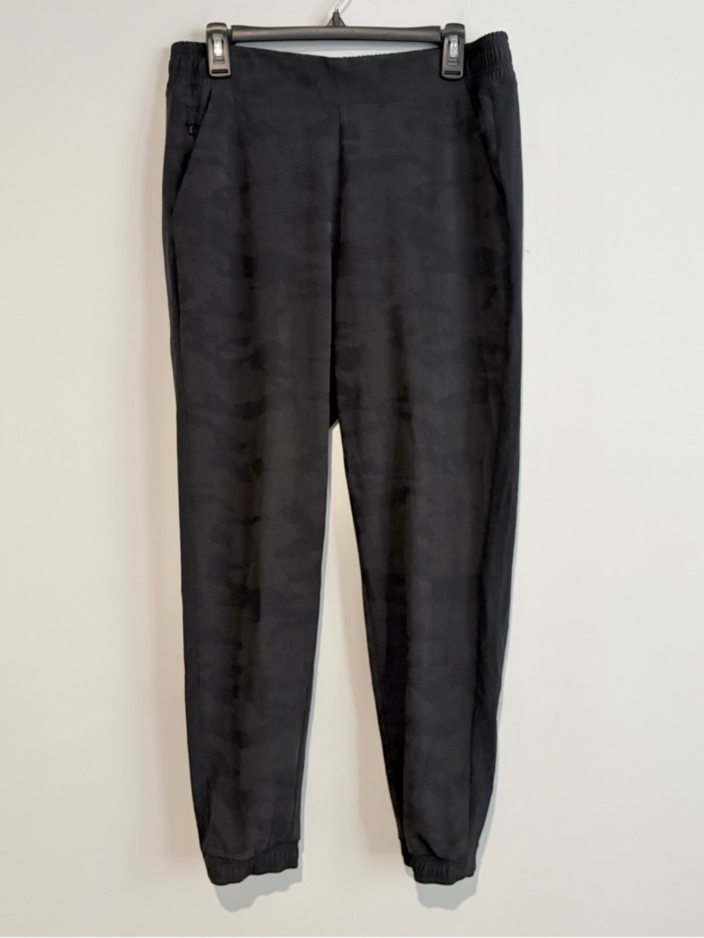 Athleta Pants Womens Brooklyn camo Stretch High‎ Rise Jogger pants black 10